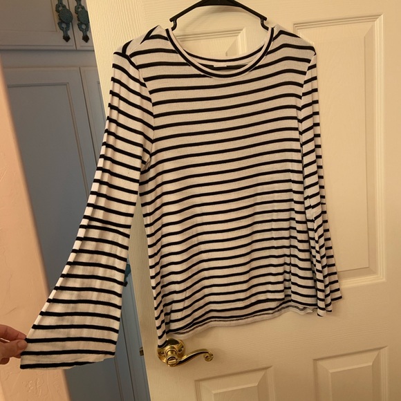 Black and white striped long sleeve - Picture 2 of 4